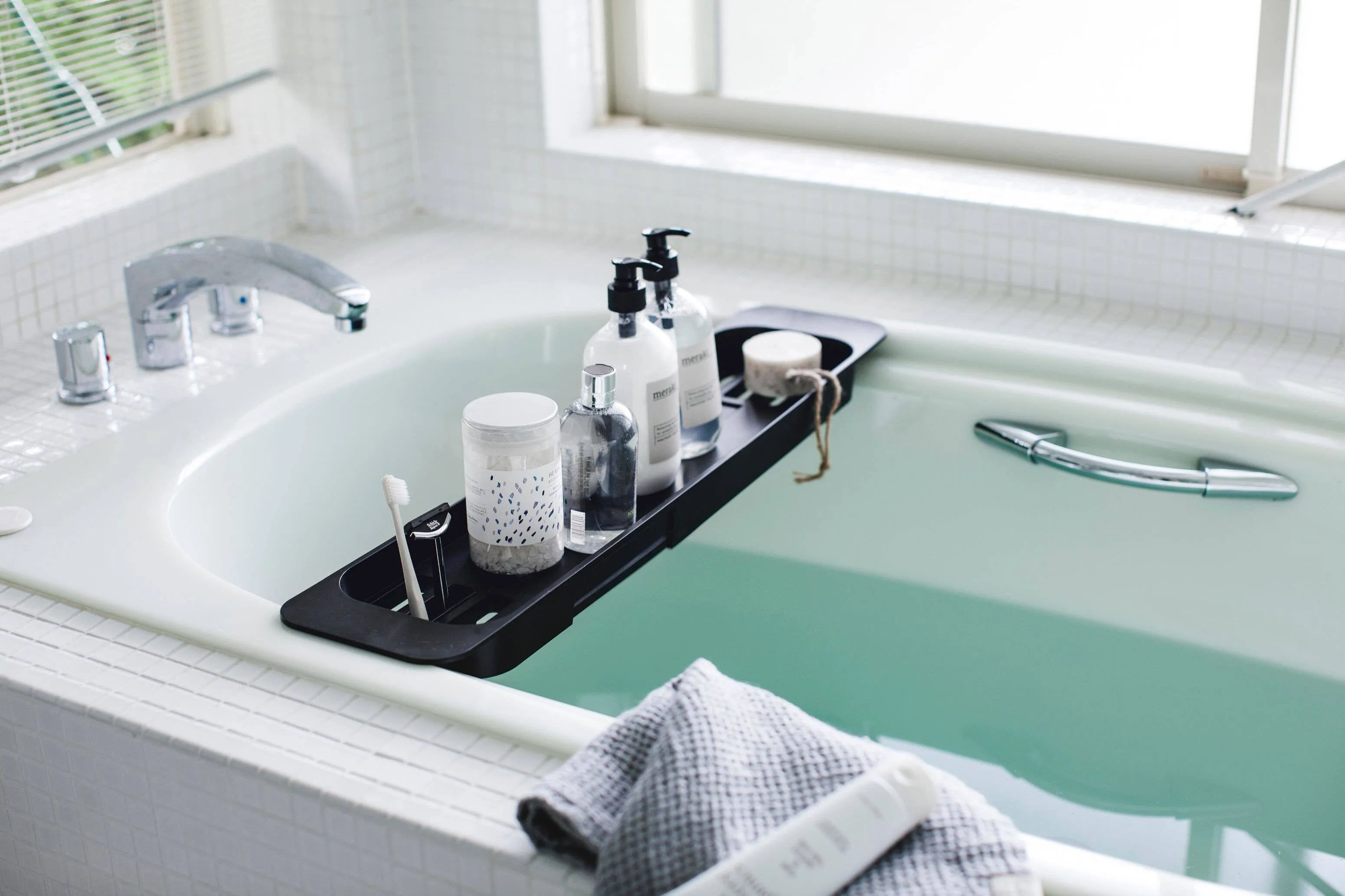 Expandable Bathtub Caddy