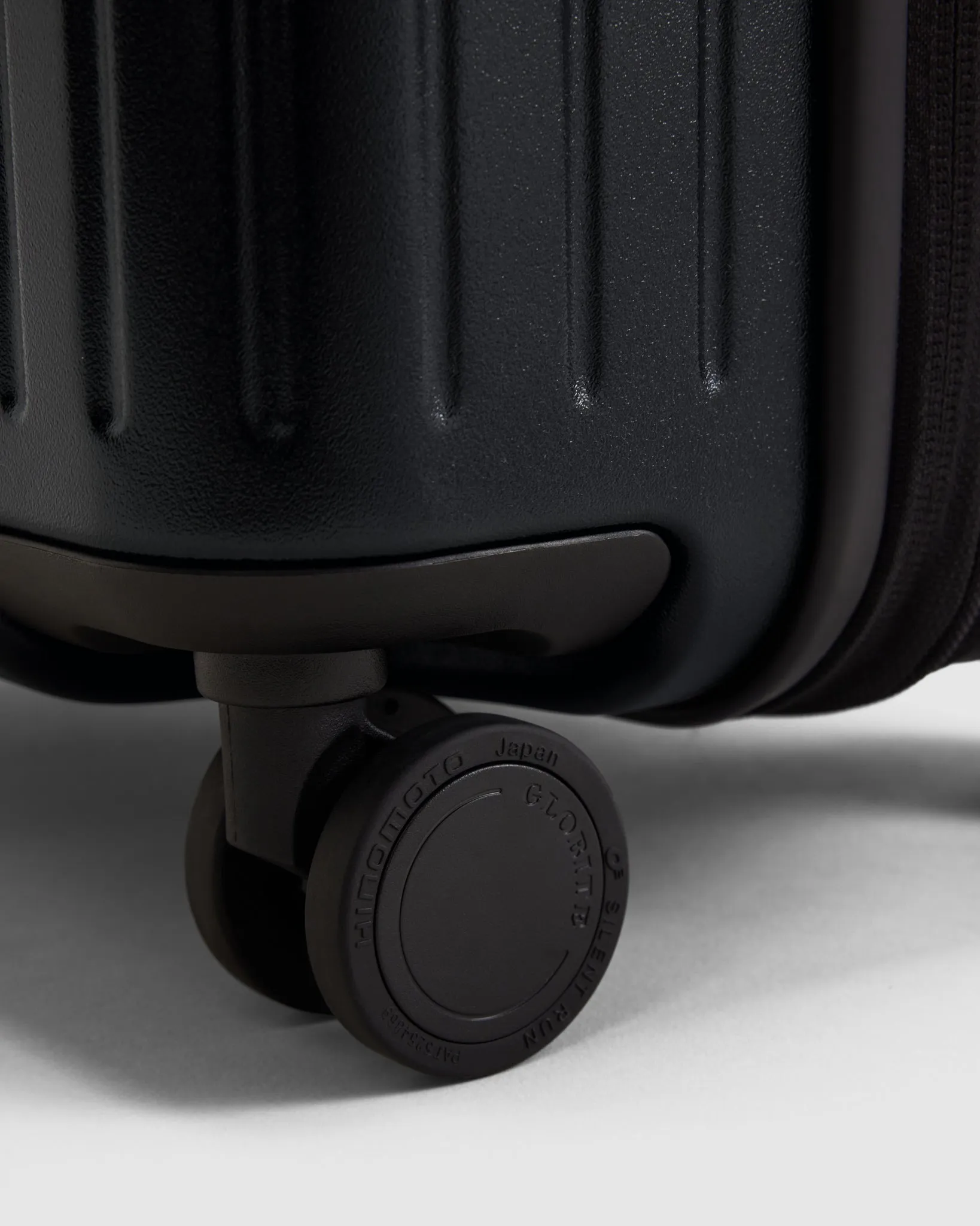 Expandable Carry On Suitcase - Caviar Black