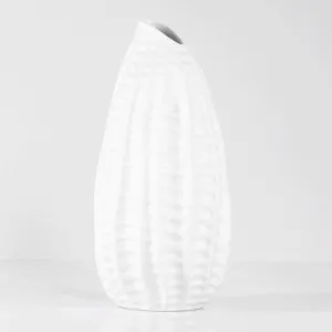 Hapeka Vase